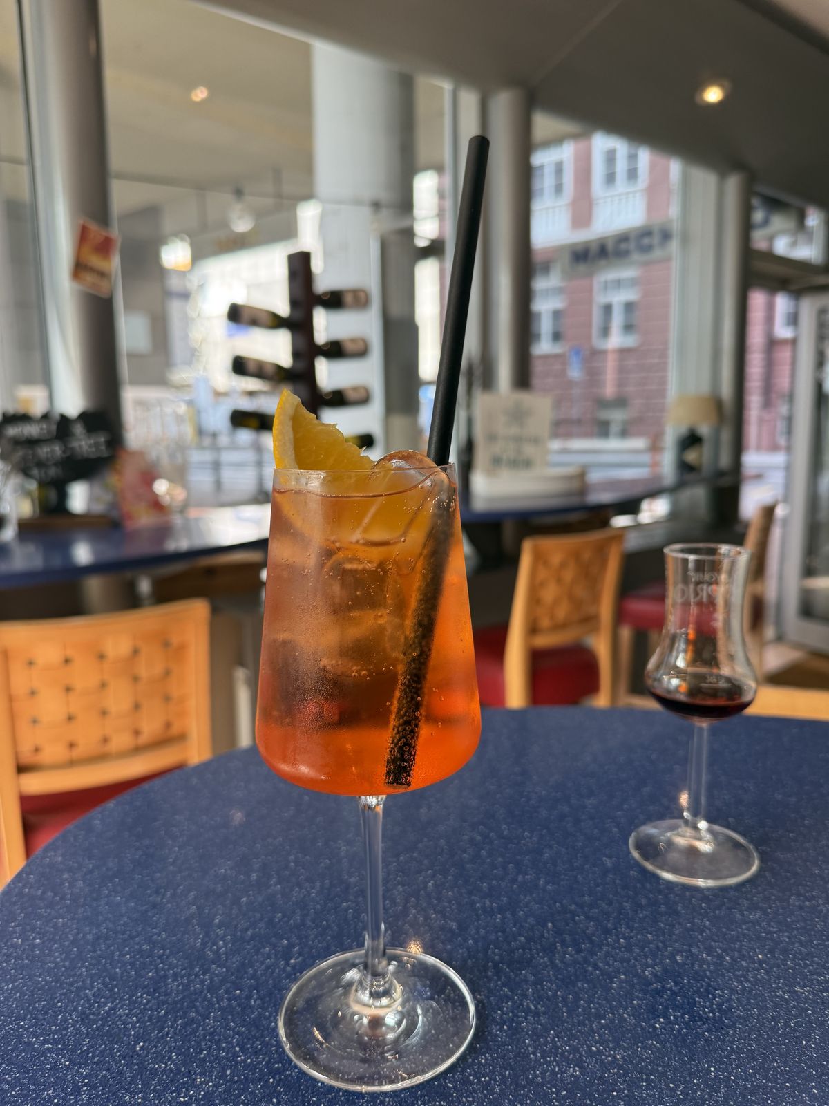 Spritz v kavarni