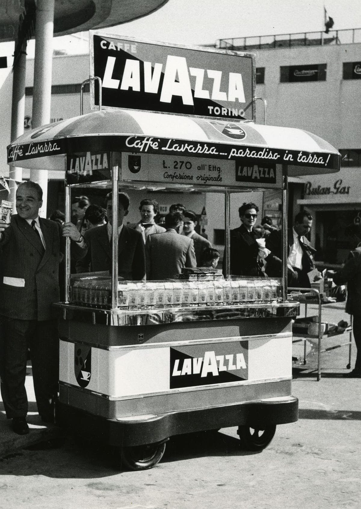 Stojnica Caffè Lavazza v Torinu, arhivska fotografija